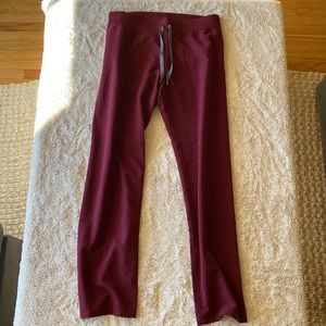 Figs Livingston Burgundy size M/T